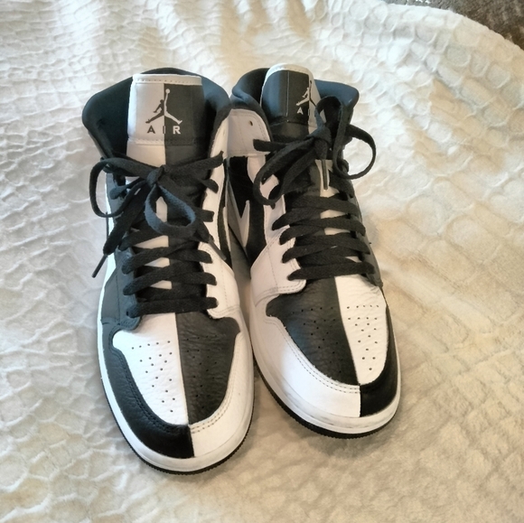 Nike Air Jordan 1 Mid SE Homage Black White Split Shoes DR0501-101 - Picture 4 of 7